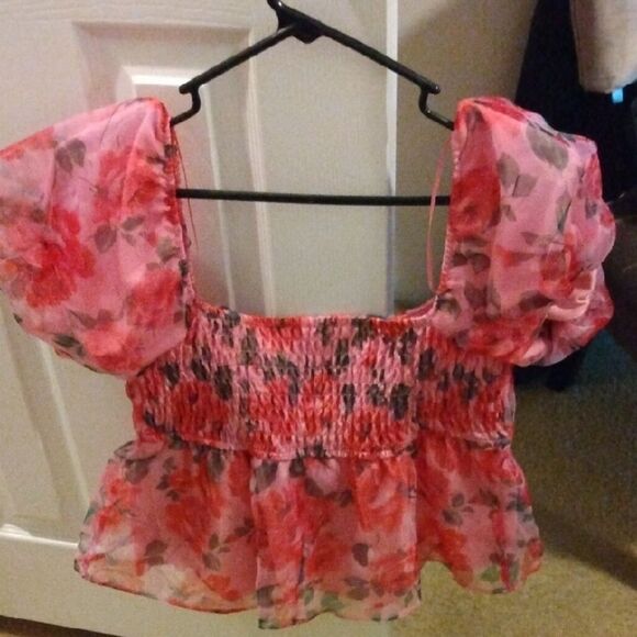 Elegant Pink Floral Blouse - Picture 2 of 4